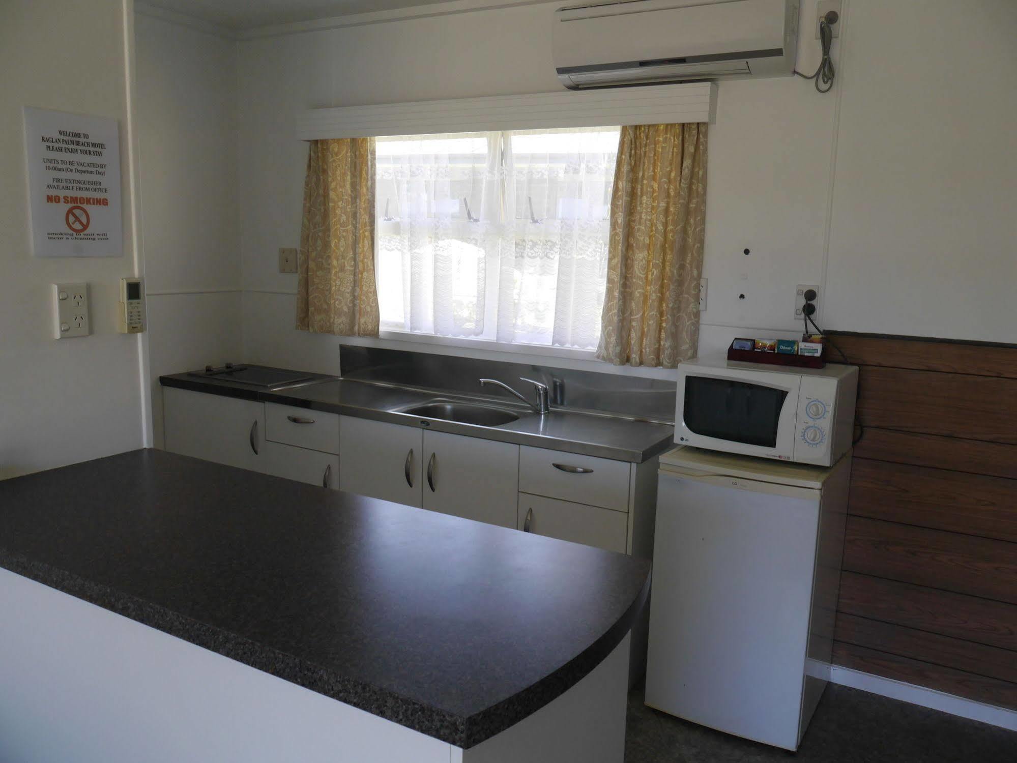 Raglan Palm Beach Motel Eksteriør bilde