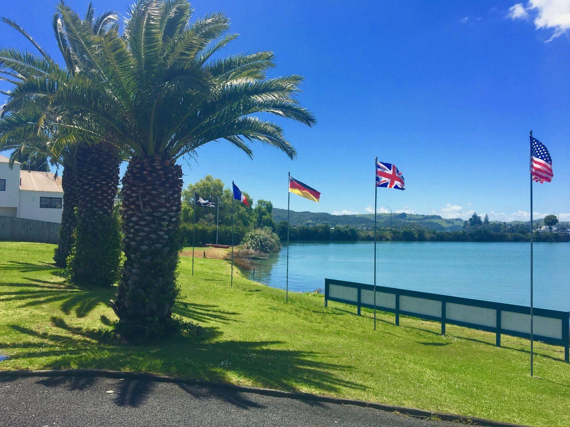 Raglan Palm Beach Motel Eksteriør bilde
